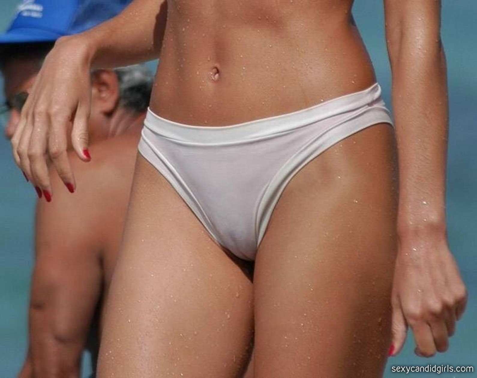 Bikini cameltoe candid